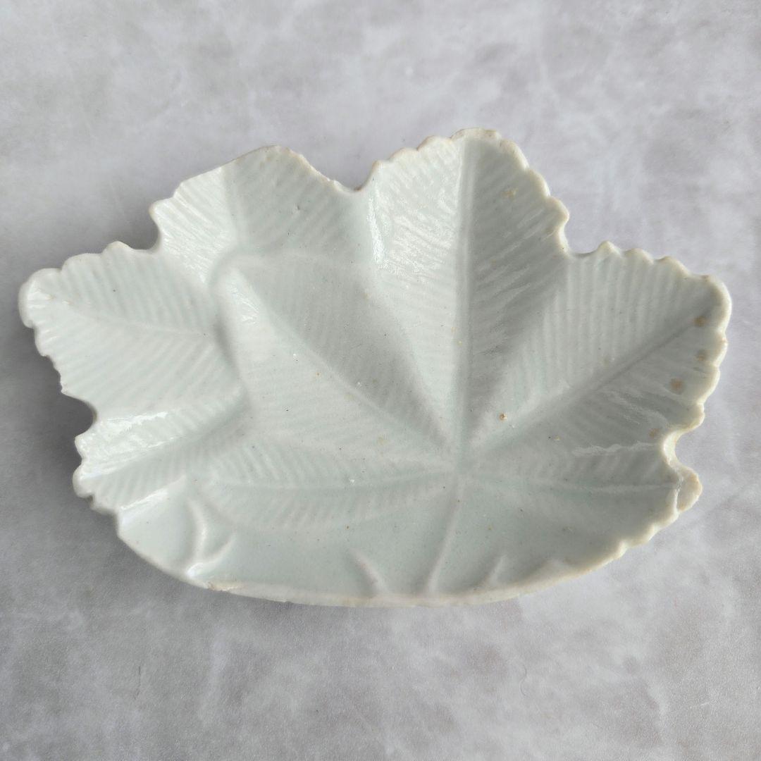 古伊万里　白磁　変形小皿　紅葉　江戸時代　アンティーク　骨董　金継ぎ　金直し
