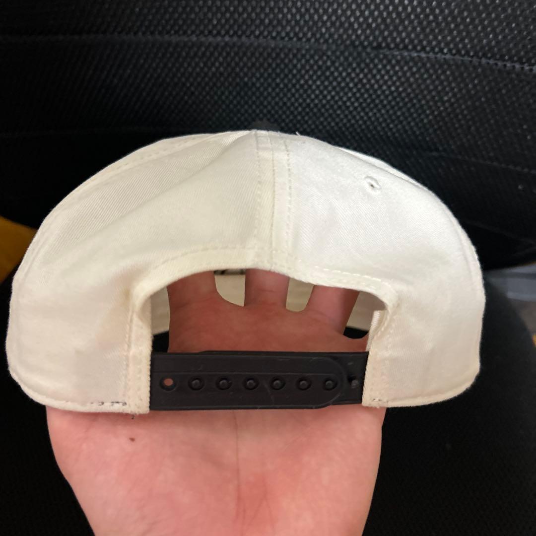 NYロゴ刺繍 mandaysuckキャップ ホワイト/ブラック HEADWEAR – Mondaysuck