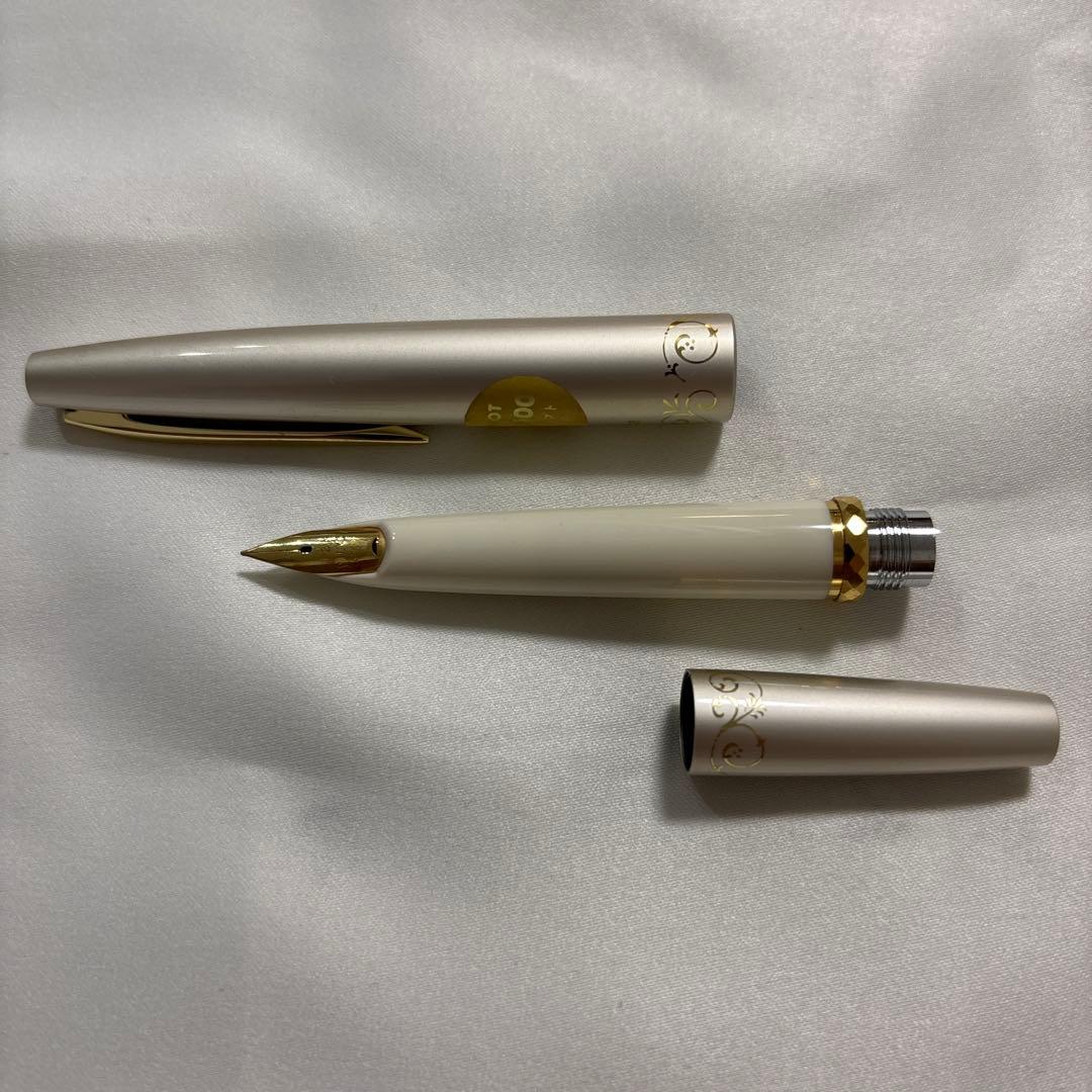 PILOT '70s Elite 新品 万年筆 18K スクリプト 細字 - メルカリ
