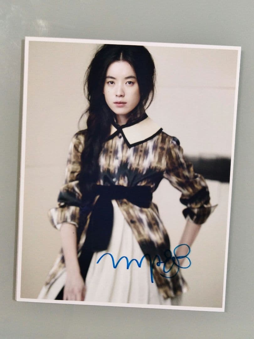 ハン・ヒョジュ直筆サイン入り特大写真…Han Hyo-joo…