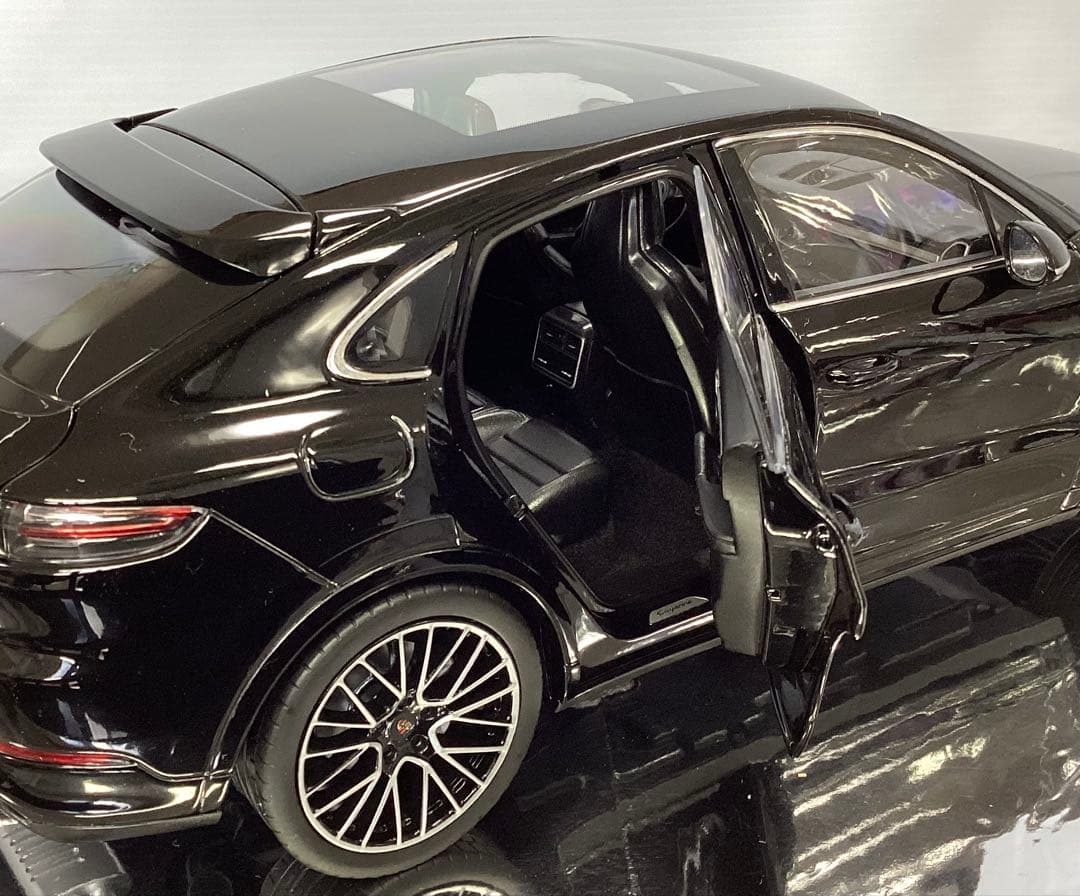 NOREV 2019 ポルシェ カイエン ターボ ブラック 1/18 ノレブ