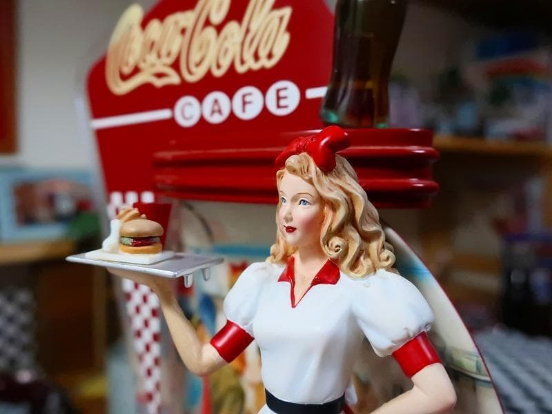 コカコーラ アメリカンダイナーウェートレス 50s フィギュア