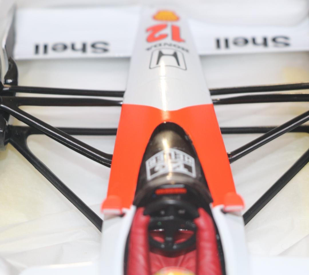 貴重ビックスケール１／1８マクラーレン・ホンダMP4／4　セナ・コレコレ　中古品