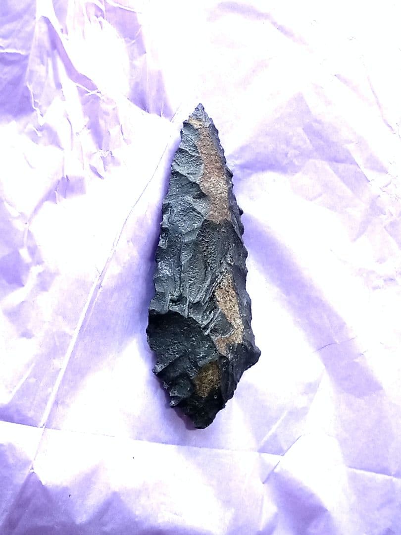 原始人… アイヌ仕様 尖頭器 a 石器 模写 サヌカイトの通販はau PAY