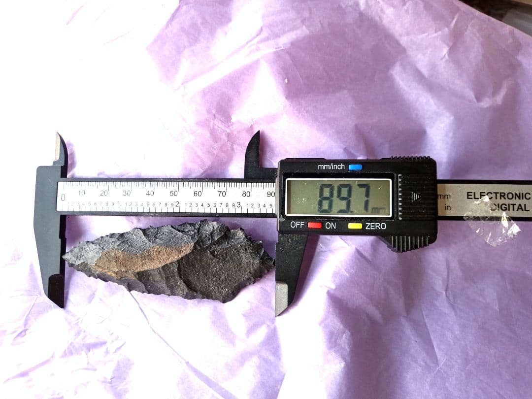 原始人… アイヌ仕様 尖頭器 a 石器 模写 サヌカイトの通販はau PAY