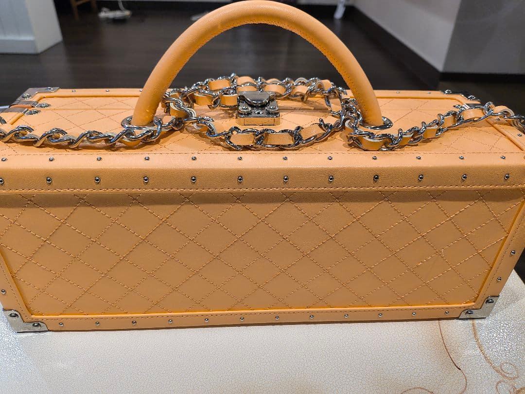 限定エンジェル シャンパン ハロウィンロゼ 箱 チェーン 鍵付き