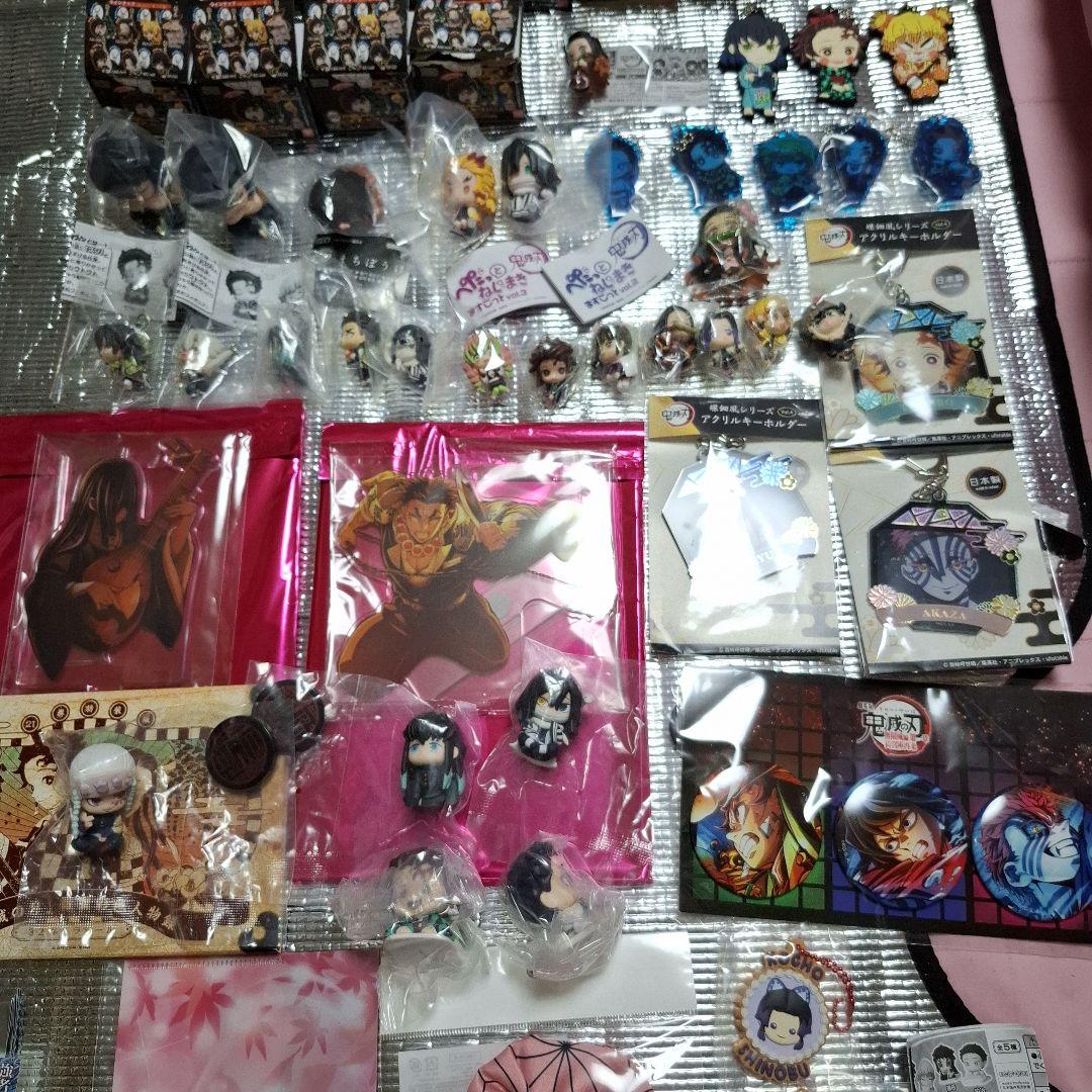 鬼滅の刃 つまんで繋げてマスコット&缶バッチ&すわらせ隊他おまとめ売り