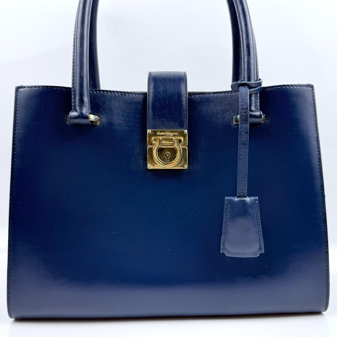 Ferragamo ジュリエット ハンドバッグ ロック クロシェット ネイビー
