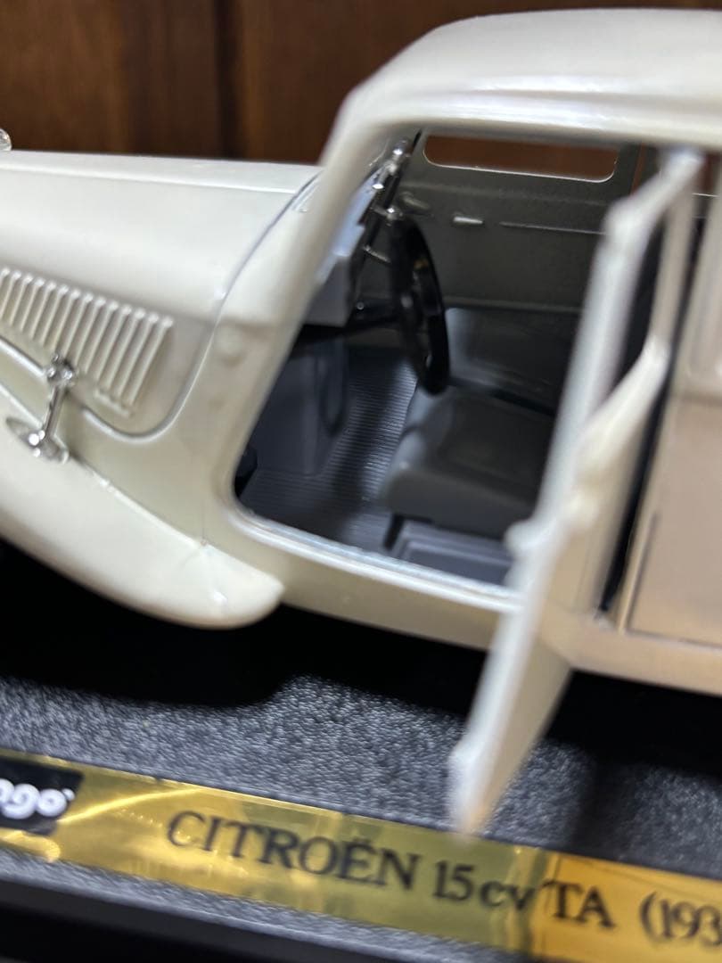 ブラーゴ社シトロエン15cv TAダイキャストメタルモデル 1/24