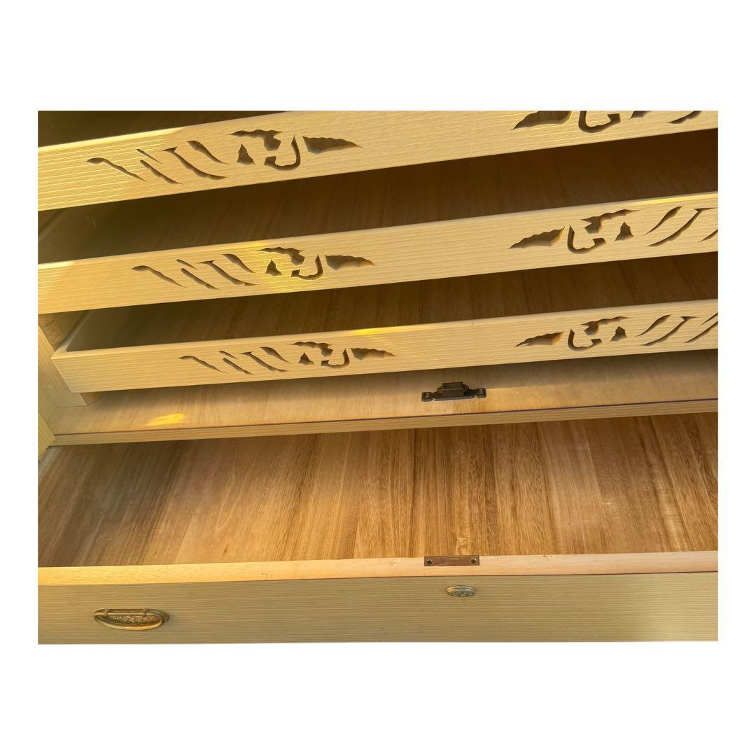 着物 外装は合板ですが衣装収納部は桐箪笥 年代物