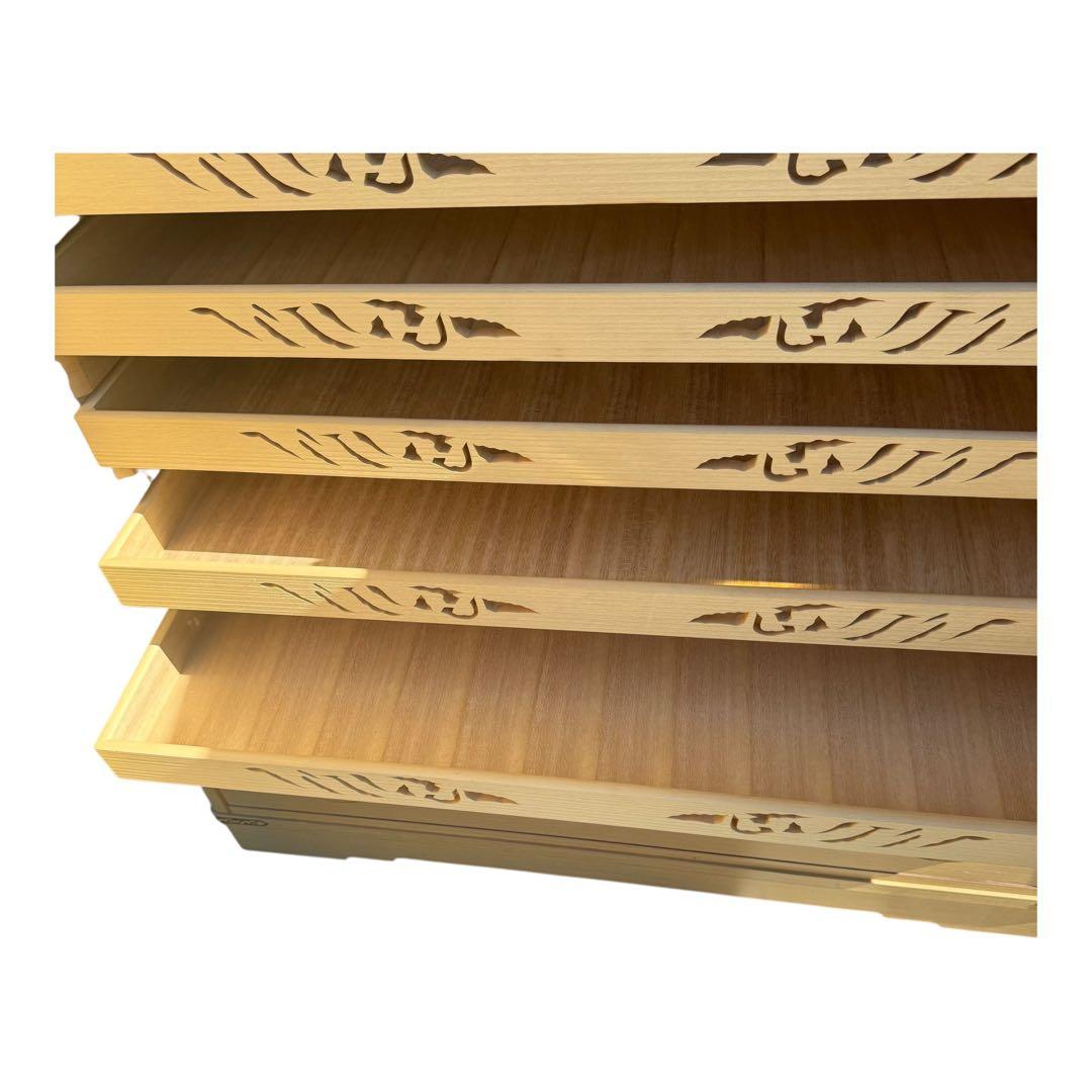 着物 外装は合板ですが衣装収納部は桐箪笥 年代物