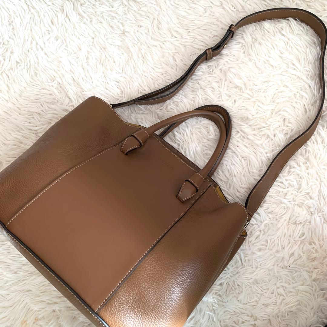 極美品✨フルラ 現行 ハンドバッグ 2way ミアステラ オールレザー キャメル
