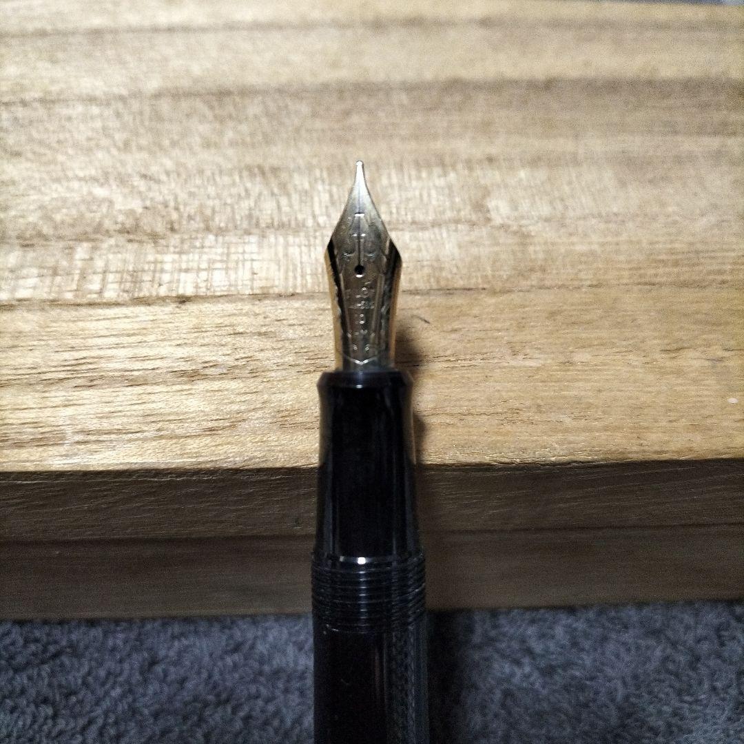 14K PILOT 万年筆 黒と金のアクセント