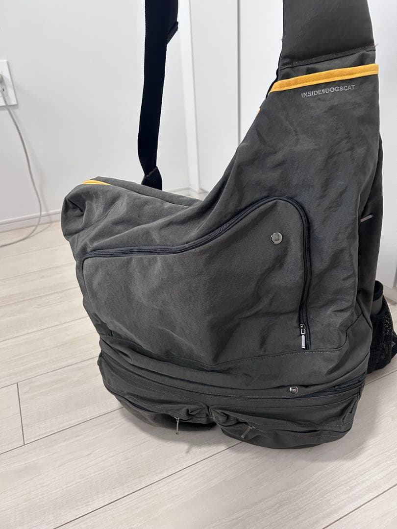 【INSIDD DOG&CAT】犬用スリングキャリーバッグ グレー/イエロー INSIDD DOG&CAT】犬用スリングキャリーバッグ グレー/イエロー