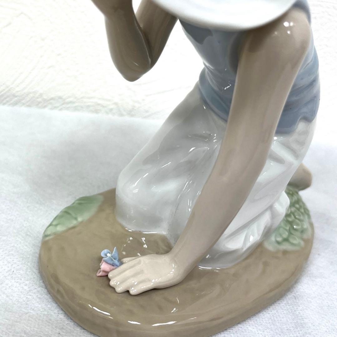 【美品】NADAL 陶器人形 リスに囁く少女 美品】NADAL陶器人形 リスに囁く少女 - メルカリ