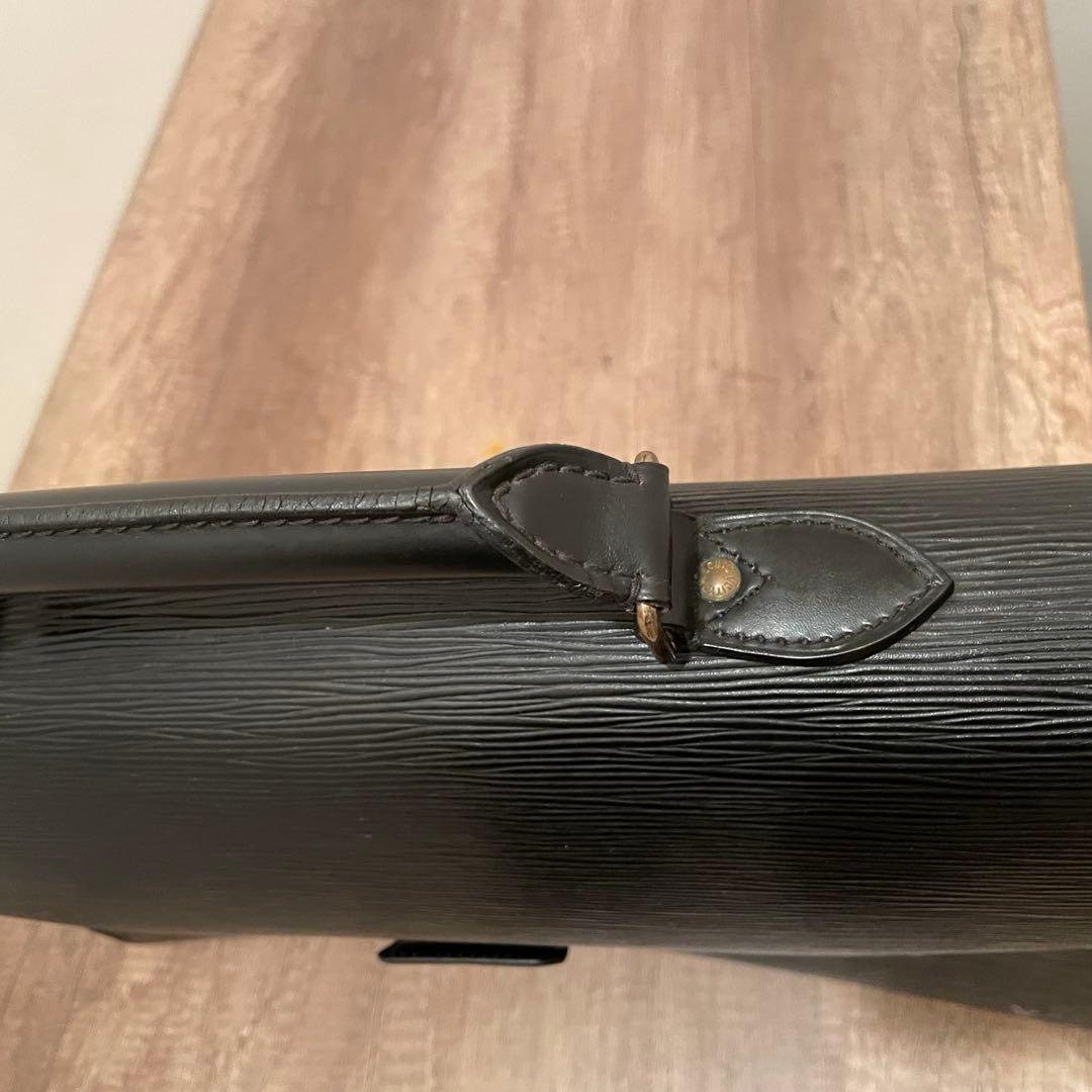 【にんにん】ルイヴィトン　エピ セルヴィエット　コンセイエ ブラック
