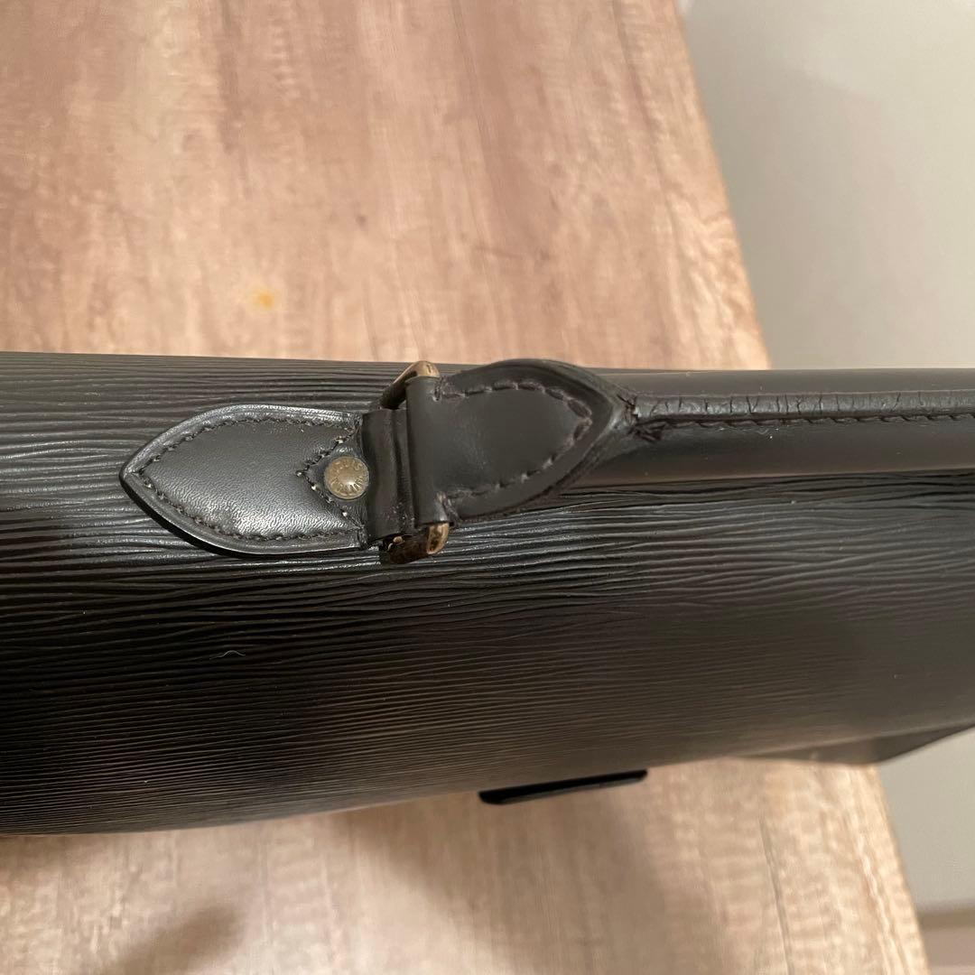 【にんにん】ルイヴィトン　エピ セルヴィエット　コンセイエ ブラック