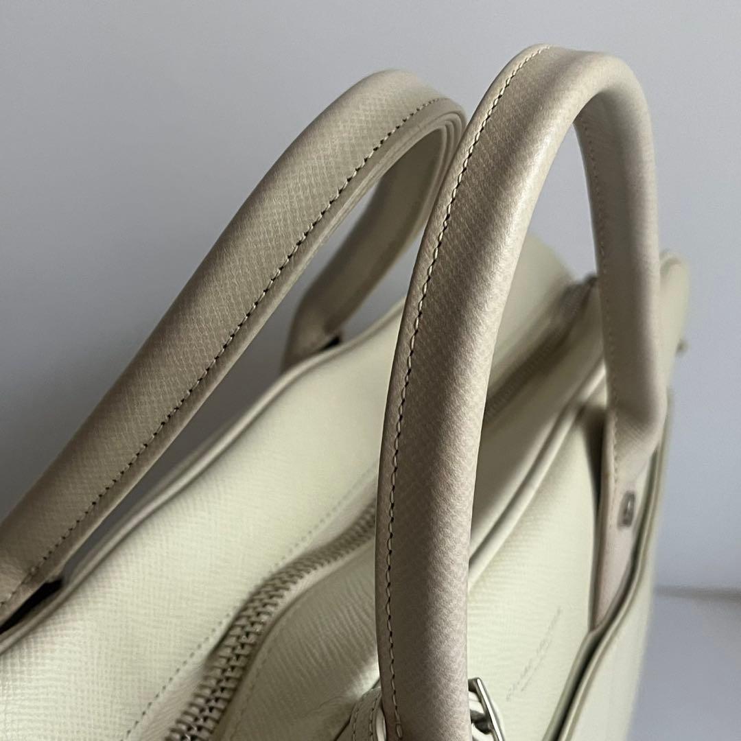 極美品✨️ GLOBE TROTTER 　ビジネスバッグ　白　ショルダー　レザー