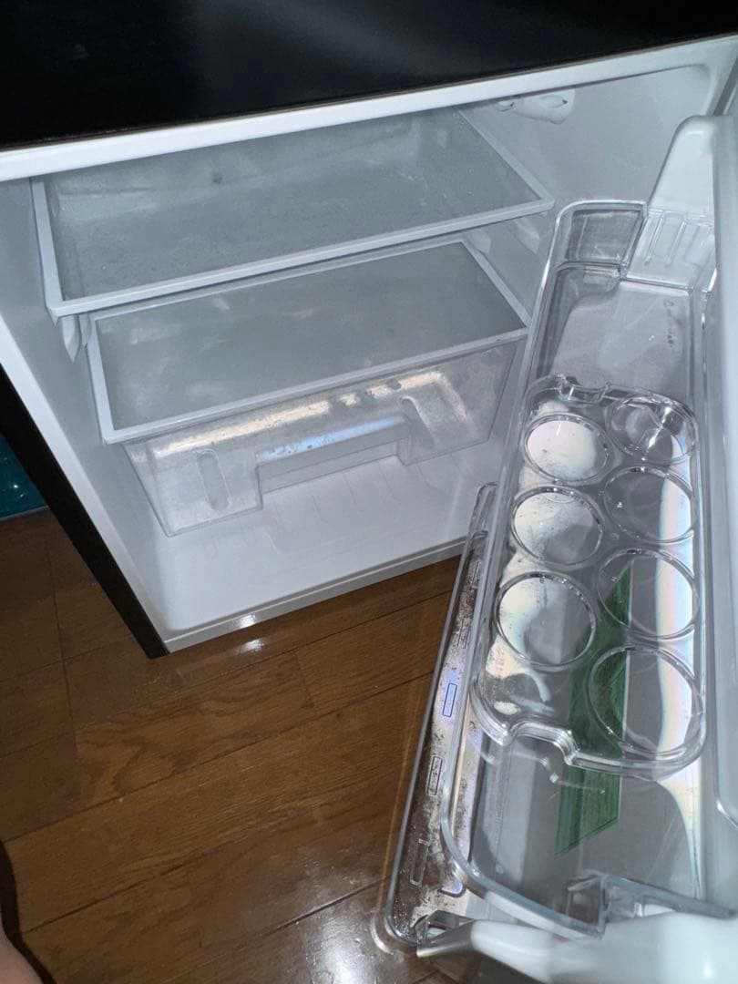 黒色冷蔵庫 冷凍室付き 収納力抜群