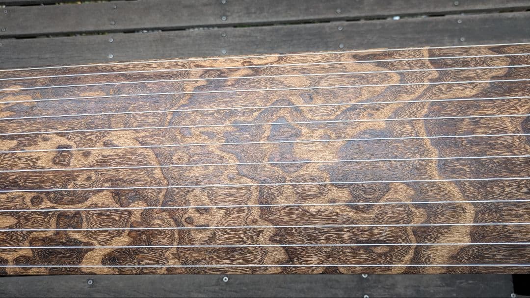 十三絃箏 上掛け式油箪 天然素材の 琴柱. 天然素材の琴柱用ケース