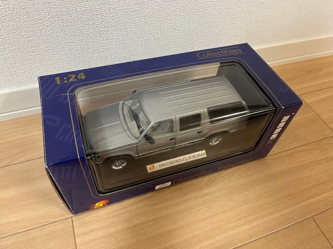 ミニカー 1993 chevrolet suburban 1/24