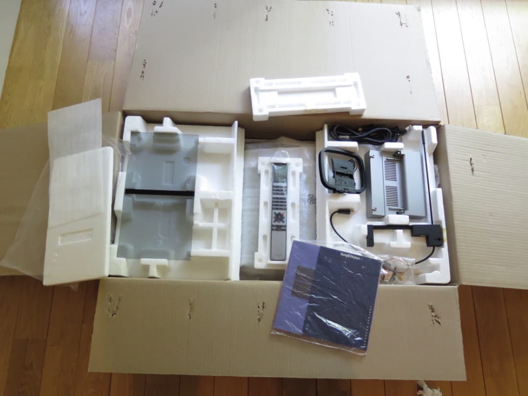 B&O beo4リモコンとB&OのAMアンテナセット