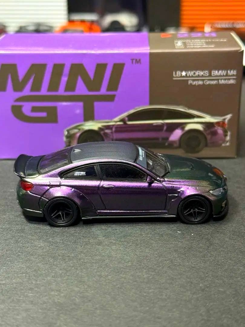 MINI GT LB★WORKS BMW M4 パープルグリーンメタリック