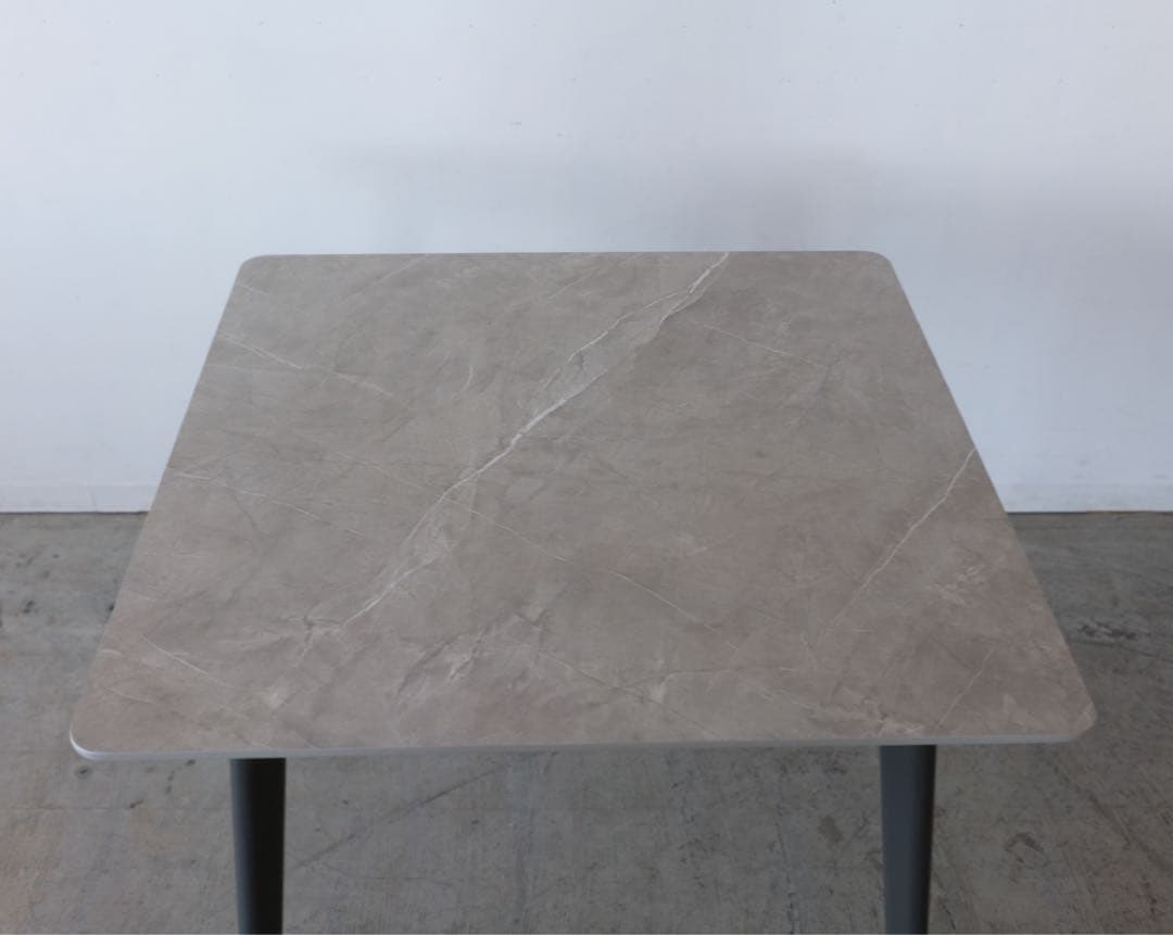 ダイニングテーブル　大理石調