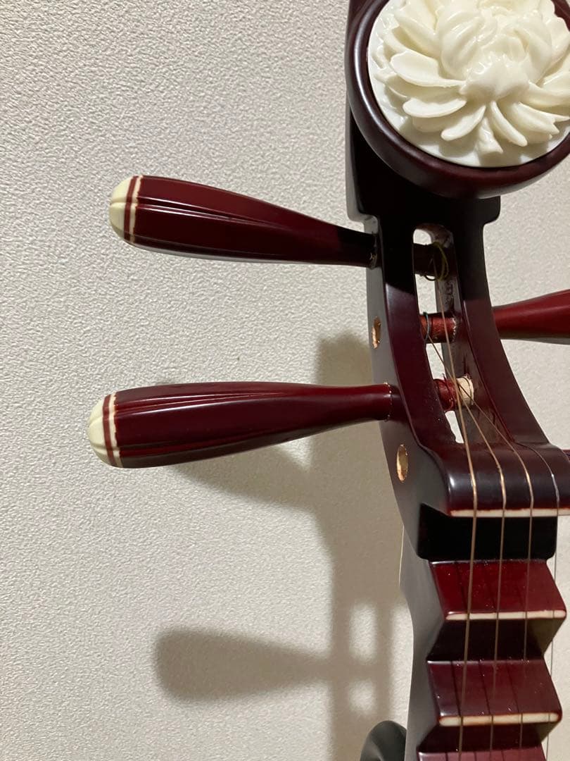 中国琵琶 宮廷楽器 撥弦楽器　木製 琵琶 4弦 花の彫刻