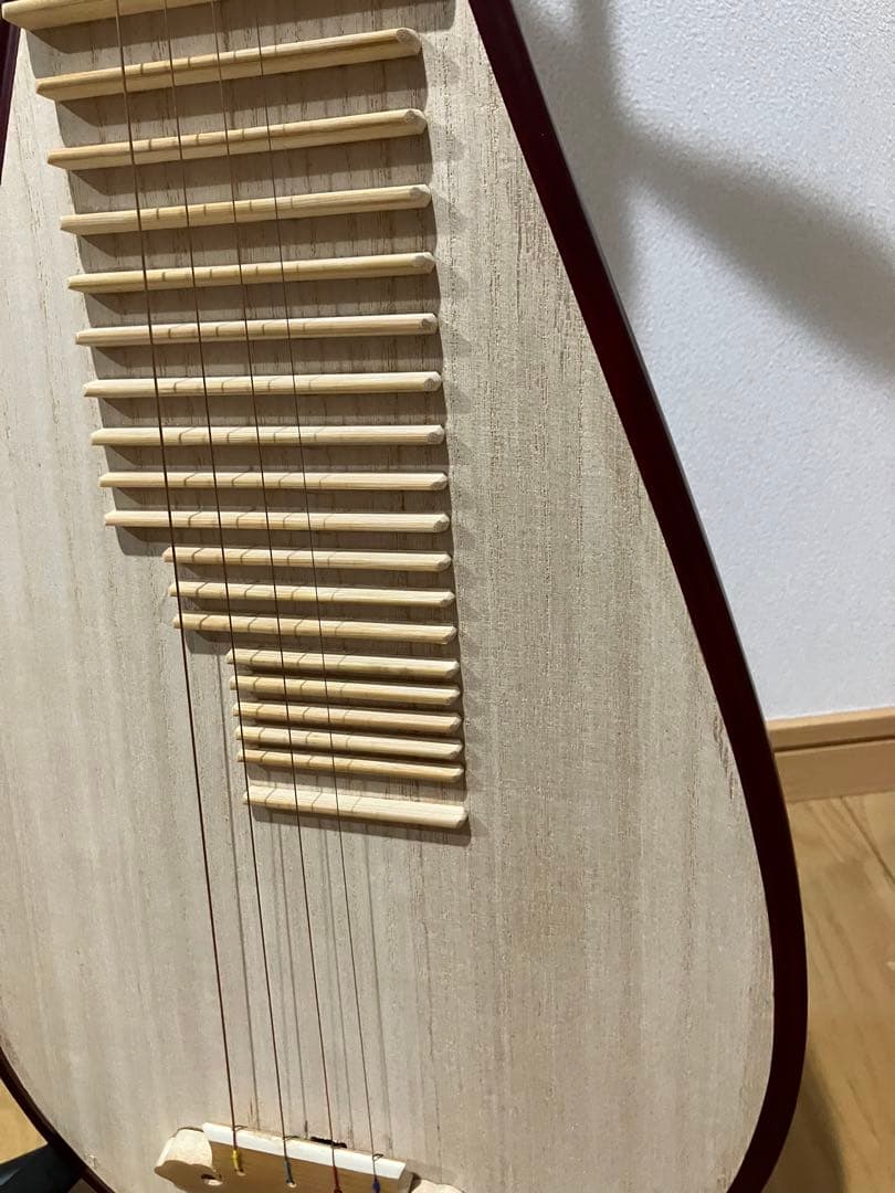 中国琵琶 宮廷楽器 撥弦楽器　木製 琵琶 4弦 花の彫刻