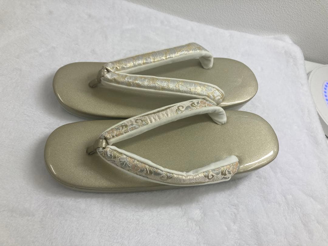 お値下げ　ゴールドの和装用バッグと草履セット