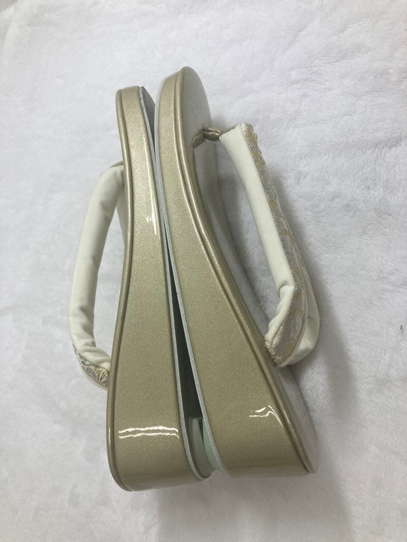 お値下げ　ゴールドの和装用バッグと草履セット