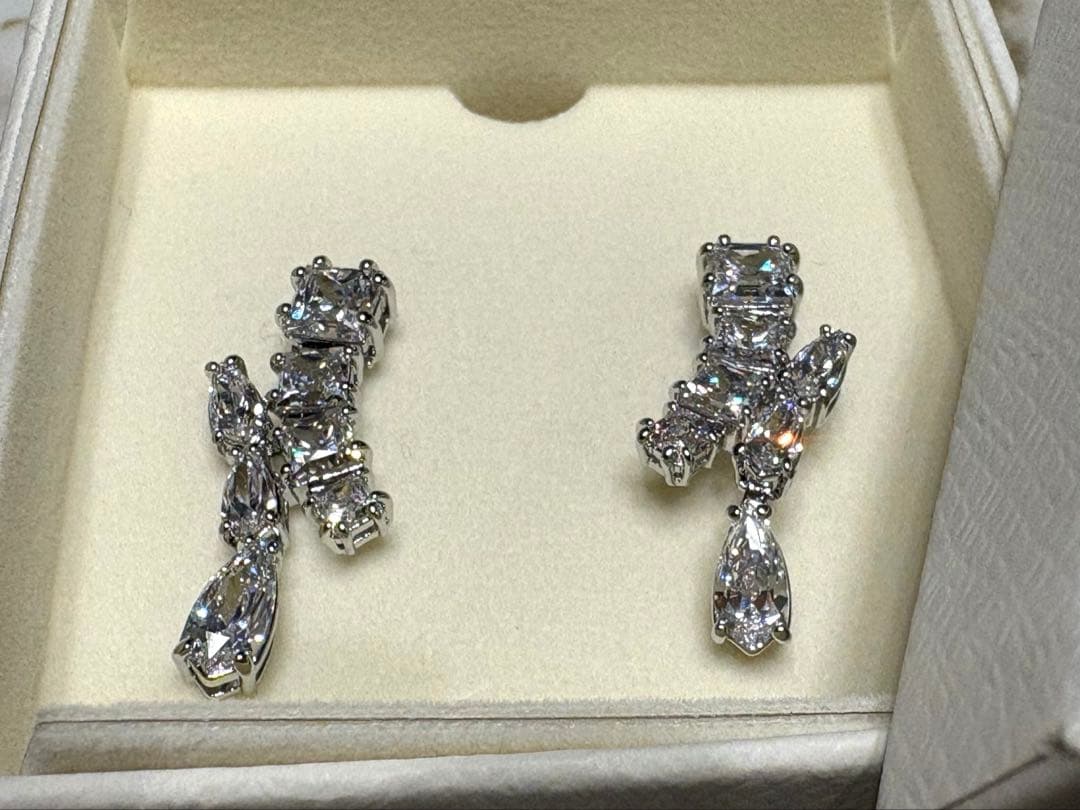 SWAROVSKI Motrixドロップピアス/ブライダルアクセサリー - メルカリ