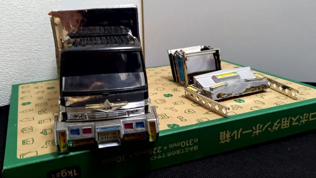 デコトラ　ジャンク品、パーツ・ステッカー詰め合わせ