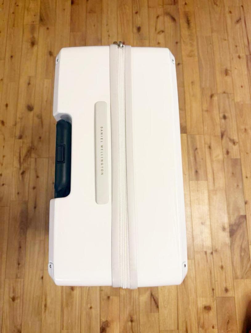 半額以下！未使用✨Daniel Wellington キャリーケーススーツケース