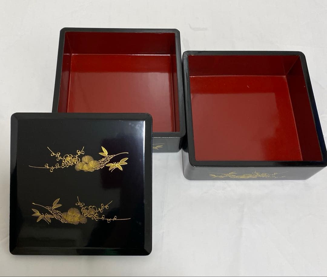 新品未使用　漆二段重箱　 松竹梅の金色装飾　沈金