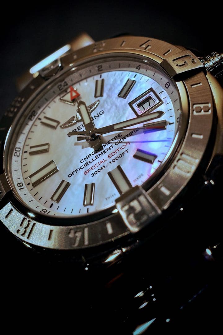 期間限定値下げBREITLING アベンジャー2 GMT マザーオブパール