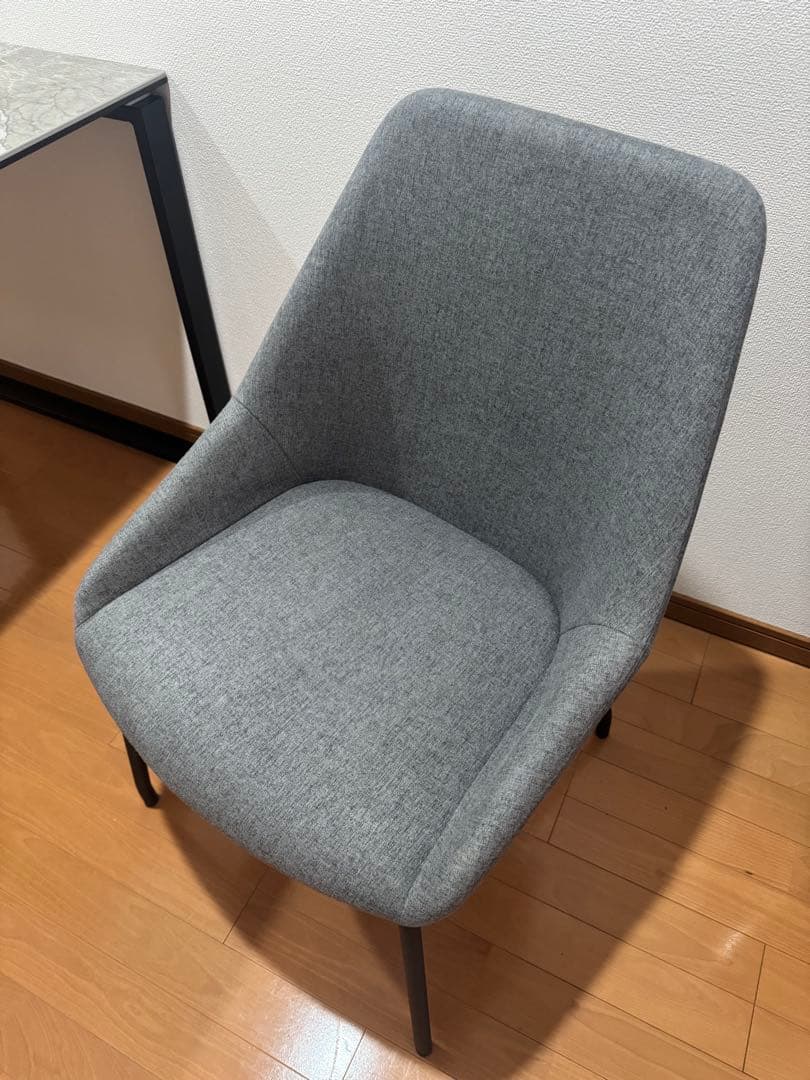 セラミックダイニングテーブルとファブリックの椅子2脚（tomoko）