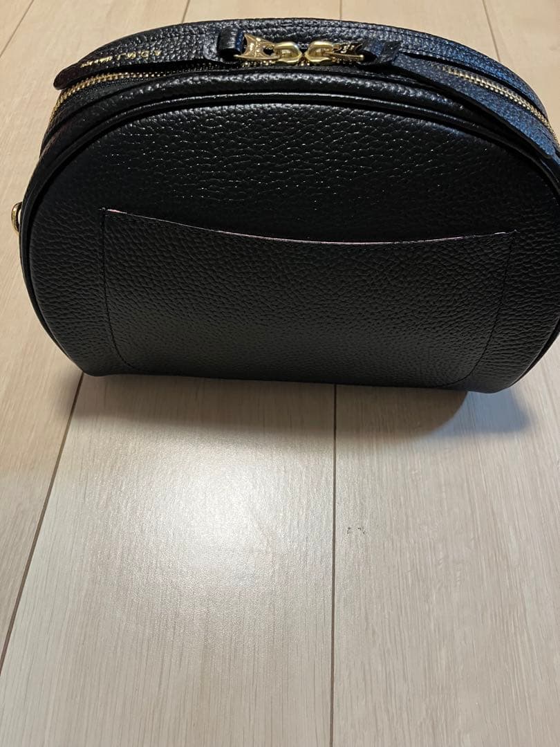 A.D.M.J. ショルダーバッグ牛革シュリンク型押しクロスボディバッグ