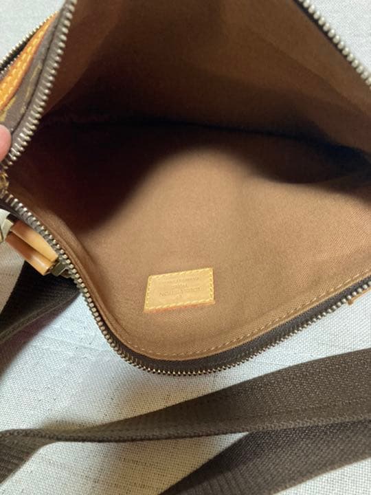 ＊ルイヴィトン＊モノグラム柄斜め掛けバッグ