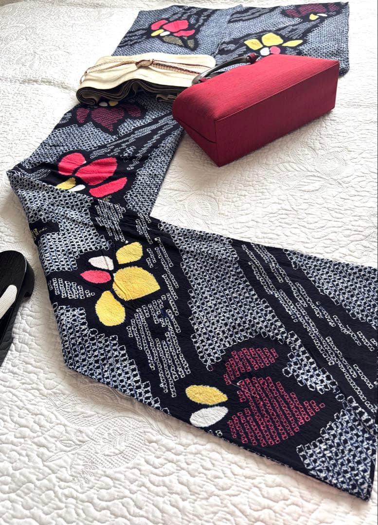 粋な大人の浴衣 高身長の方にも ◆ 有松絞り 舞花文 華麗な洋花の柄