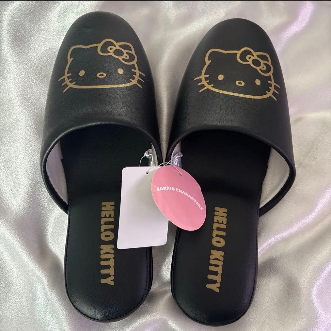 Hello Kitty ブラックスリッパ - メルカリ