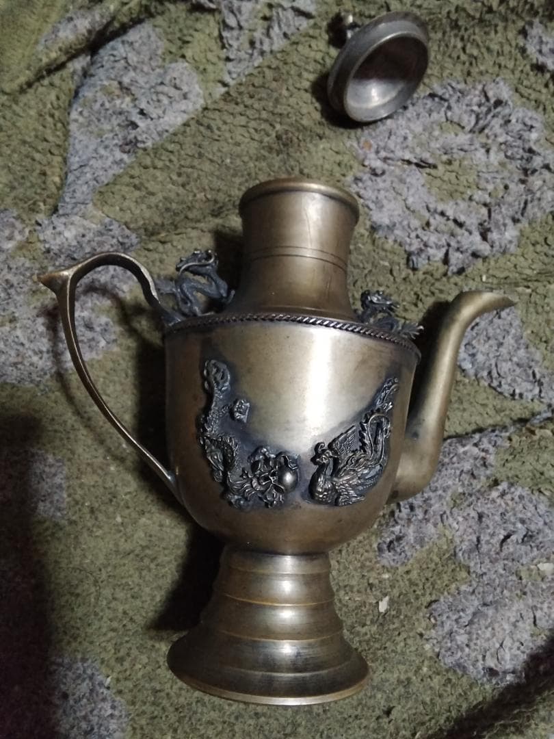 模作中国紋銀製ポット酒器紋銀刻印あり金物で打つときれいな音するゴムで黒くなった 模作中国紋銀製ポット酒器紋銀刻印あり金物で打つときれいな音するゴム