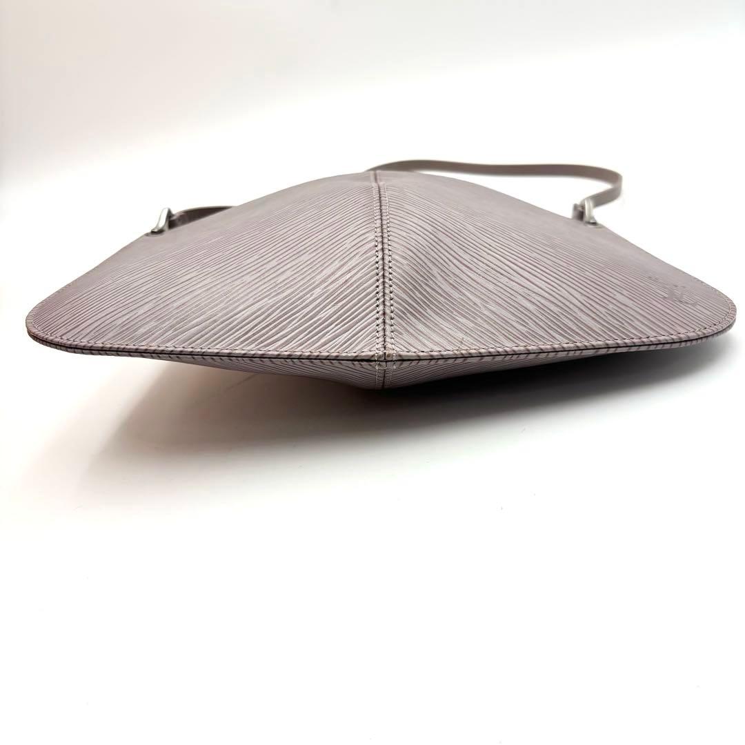 LOUIS VUITTON エピ　ポシェット　ドゥミリュンヌ　ライラック