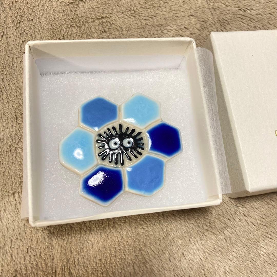 ジブリパーク限定 まっくろくろすけ タイル ブローチ