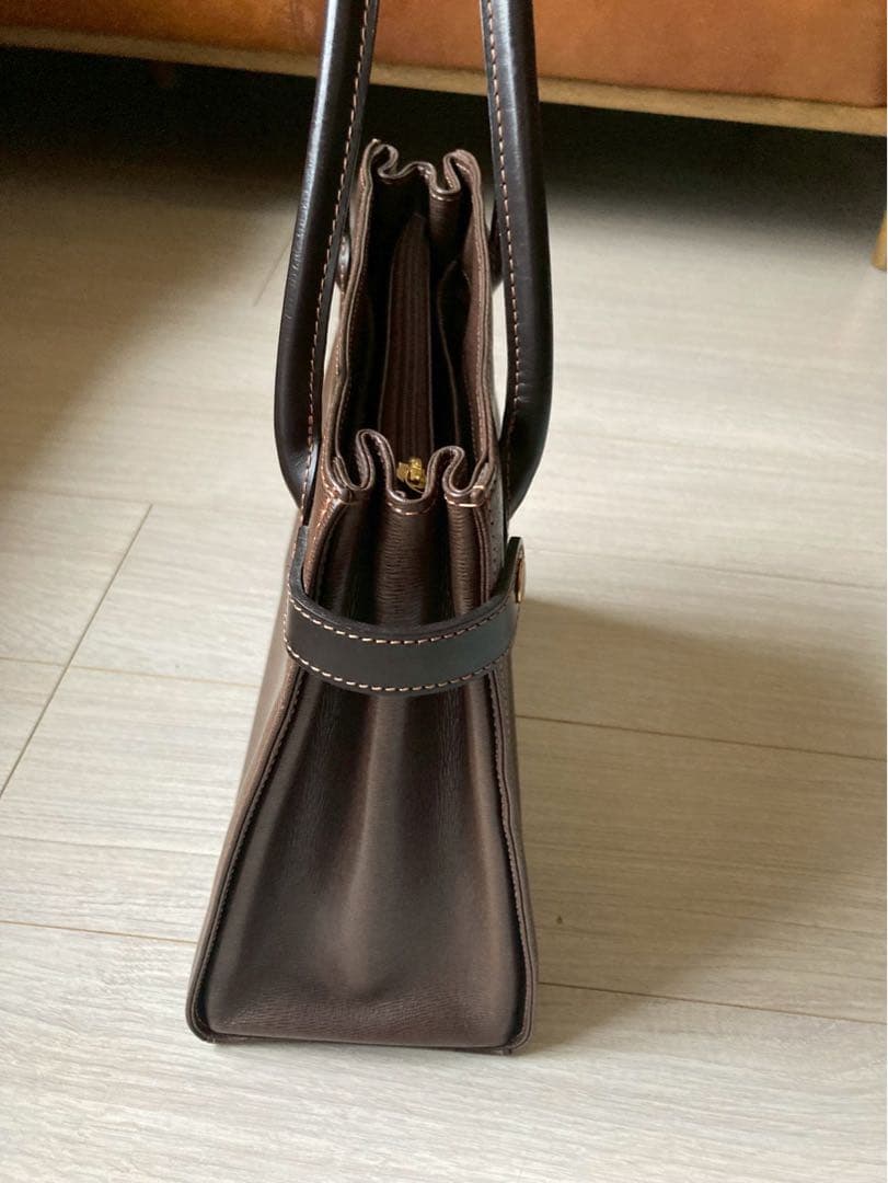 BURBERRYバーバリーレザーハンドバック