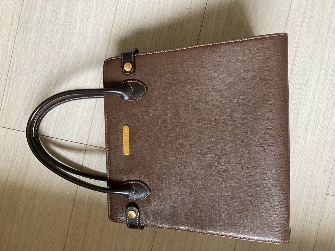 BURBERRYバーバリーレザーハンドバック