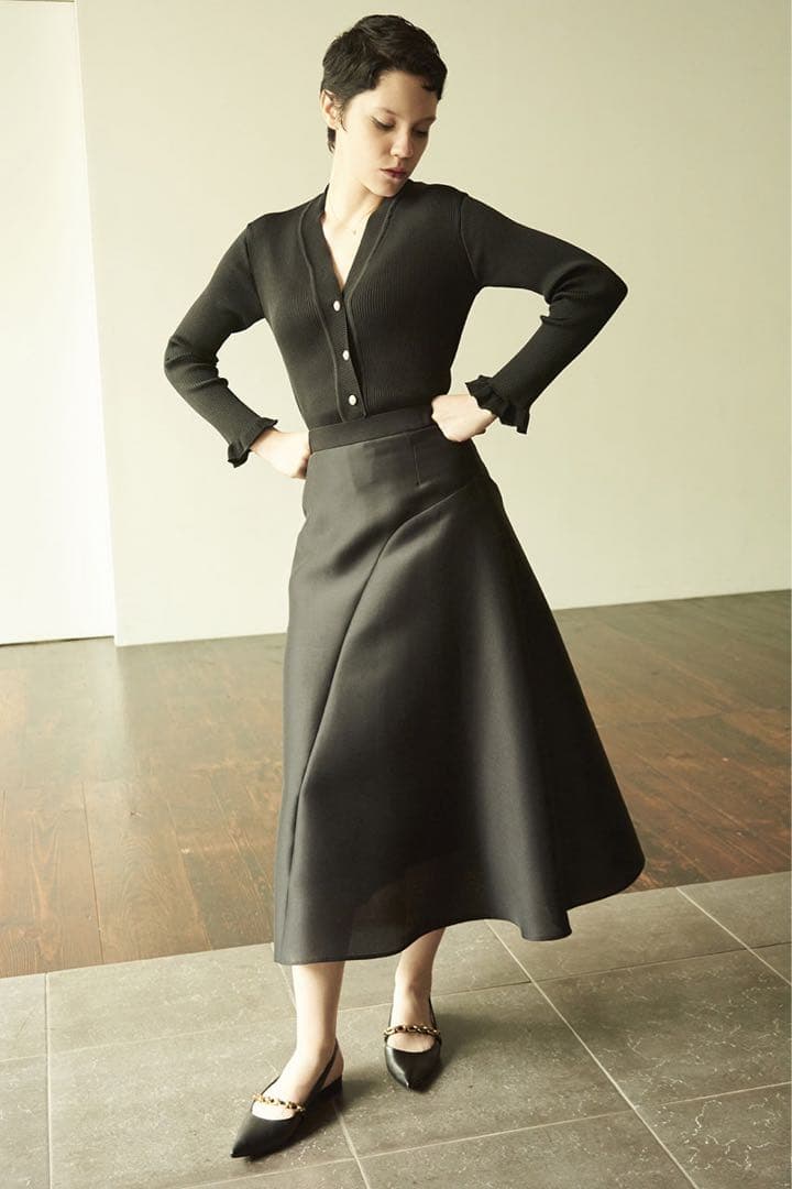 新品タグ付 MW サテンボリュームスカートブラック 38/ M