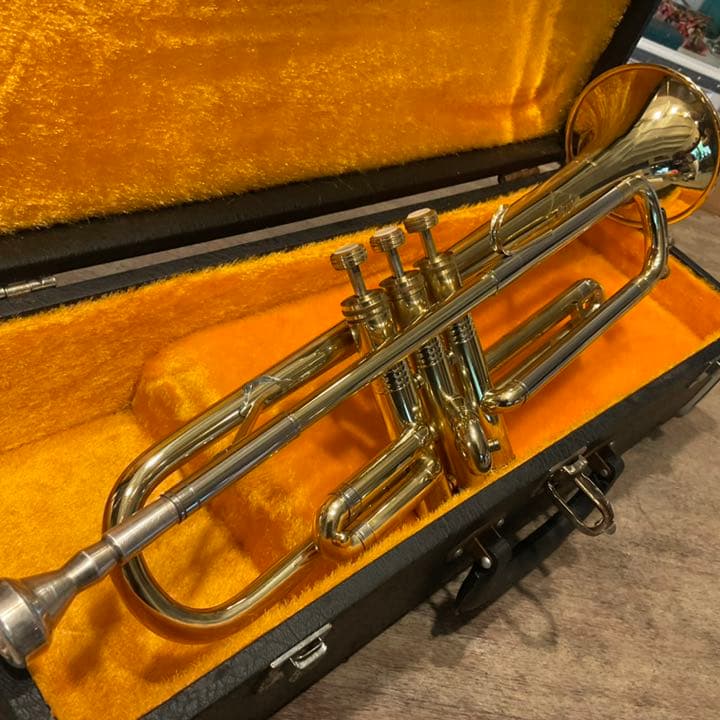 HUTTL ヒュッテル トランペット 西ドイツ製 です。