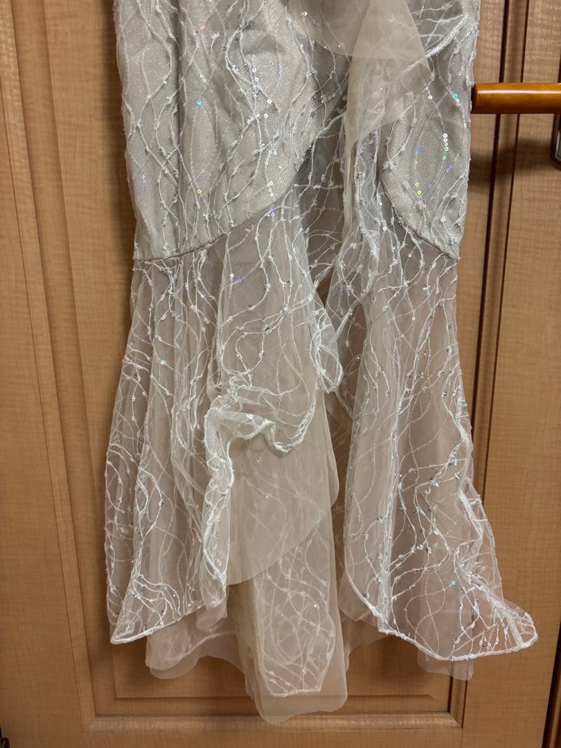 ゆ*い様 Robe de Fleurs Glossy ベージュホワイトドレス